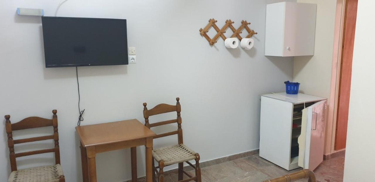 Pansion Marousa Метана Экстерьер фото